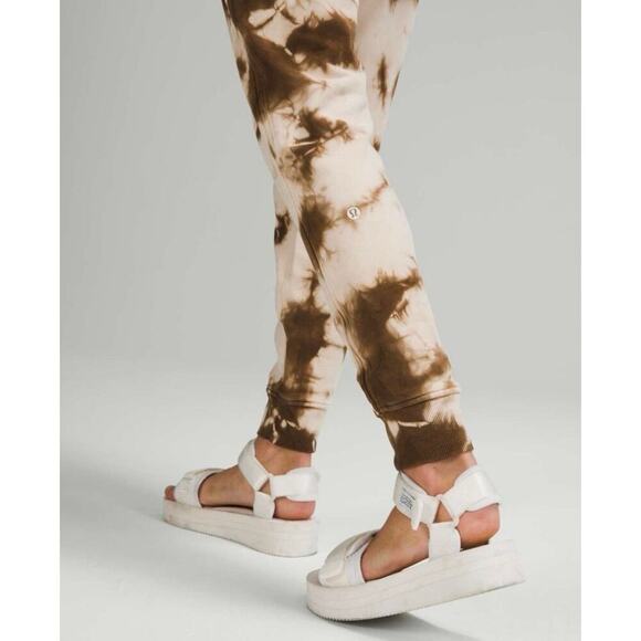 Lululemon Warm Down Jogger Size 4 - Picture 3 of 10